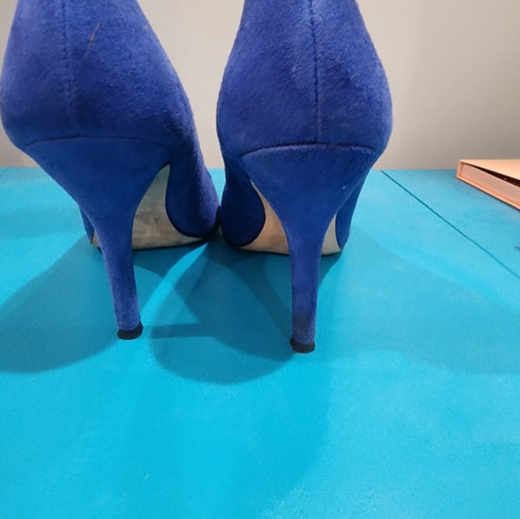 Pointed toe pumps - Picture 3 of 6